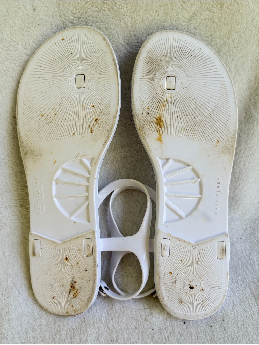 2 Pairs of Katy Perry Jelly Thong Sandals Size 10
Lemon Slices Daisy Flowers - Picture 10 of 11